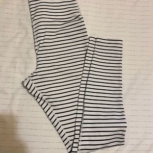 Black and White Stripped Glyder Leggings